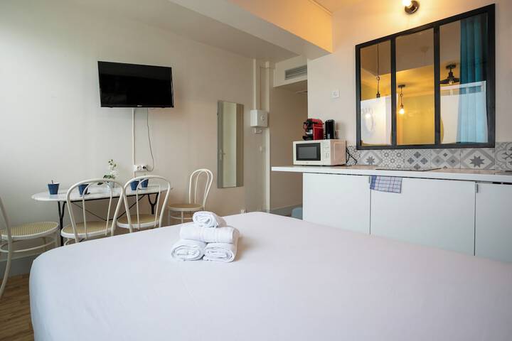 Room 2 of 96