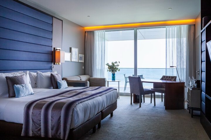 Room 18 of 110