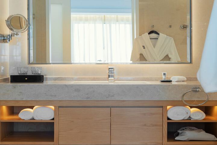 Room 53 of 108