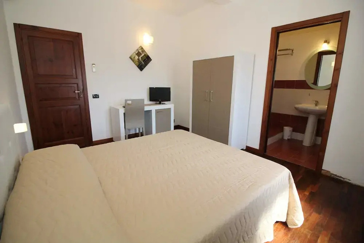 Room 4 of 24