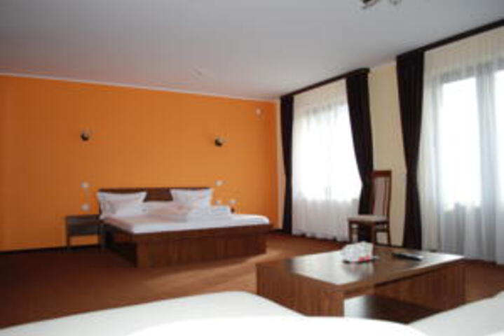 Aris Villa