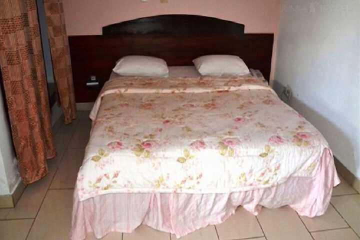 Room 9 of 20