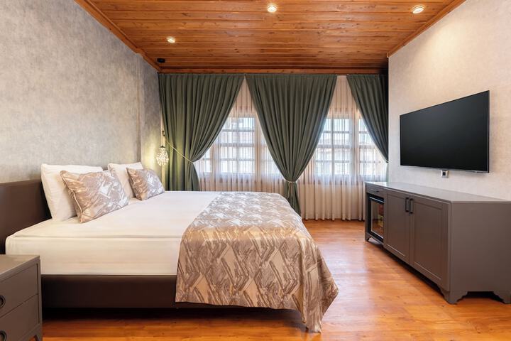 Room 9 of 37