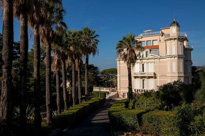Hotel Entry