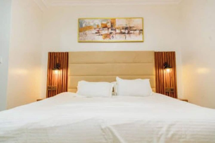 Room 2 of 40