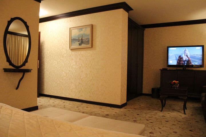 Room 28 of 85