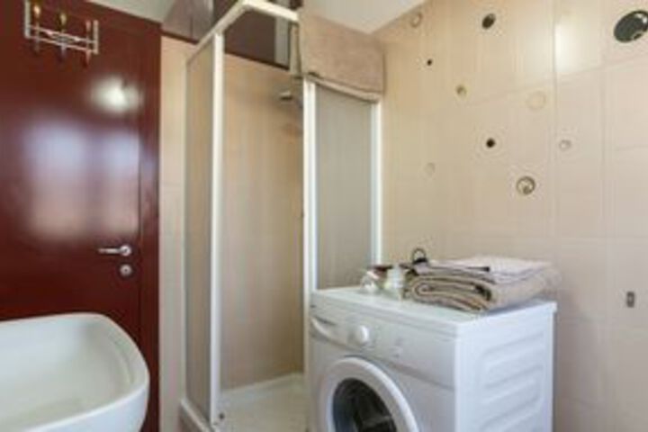 Room 6 of 41