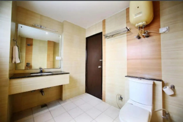 Room 6 of 25
