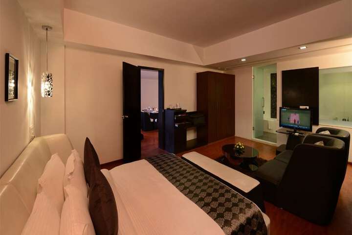 Room 8 of 33