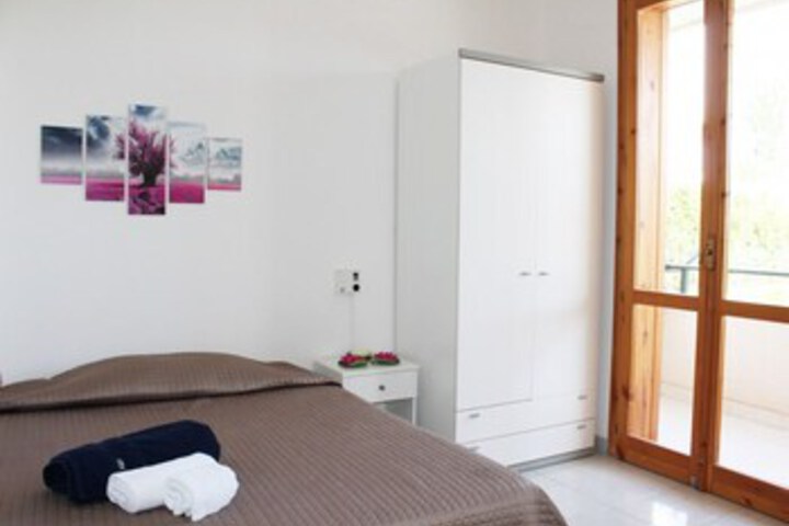Room 6 of 7