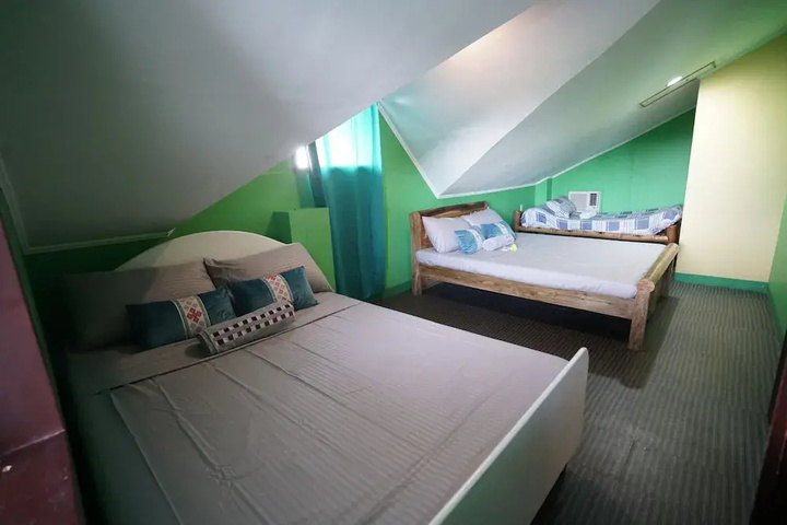 Room 4 of 13