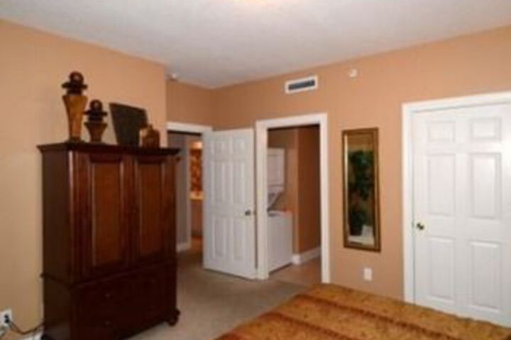 Room 10 of 16