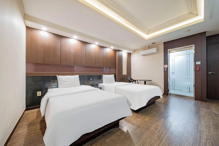 Room 29 of 50