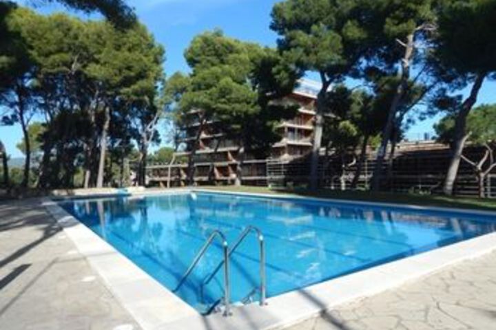 Pool 18 of 27
