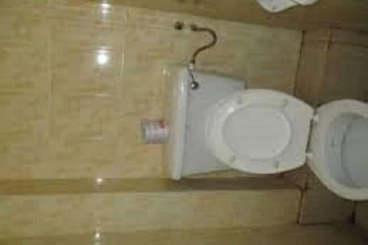 Room 9 of 16