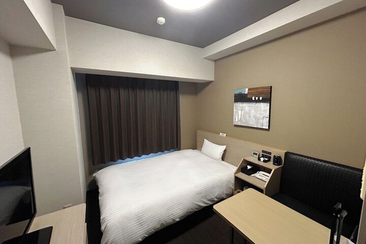 Room 7 of 33