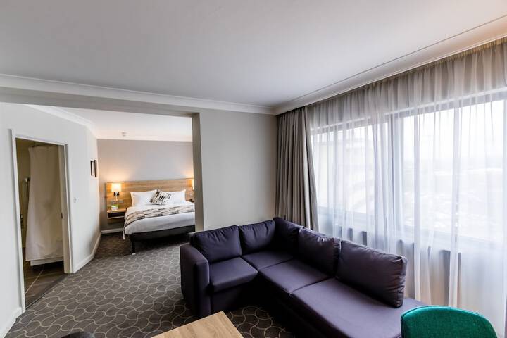 Room 10 of 210