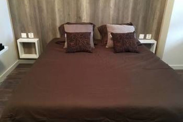 Room 6 of 14