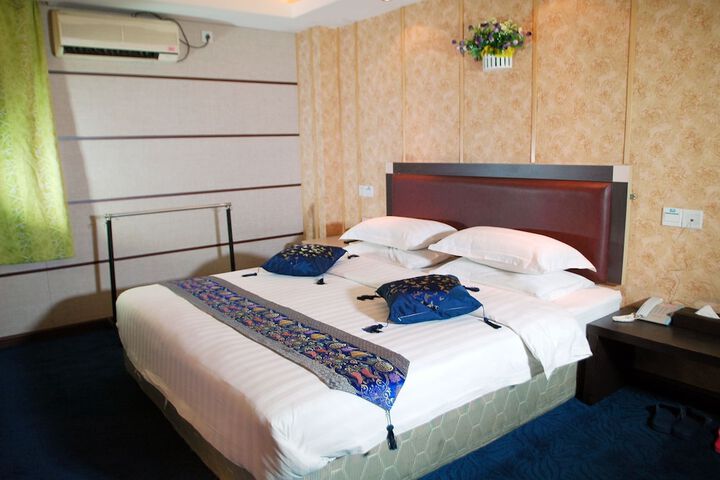 Room 3 of 12