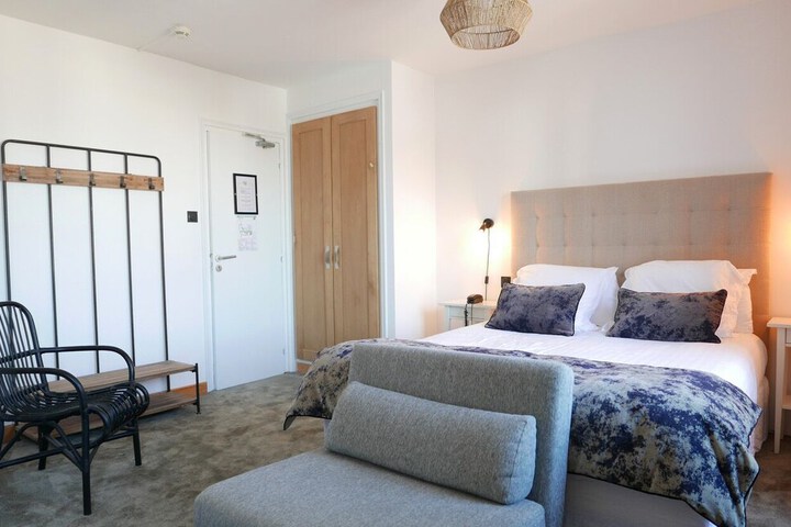 Room 28 of 76