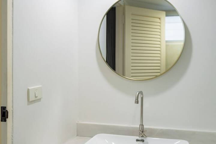 Room 105 of 153