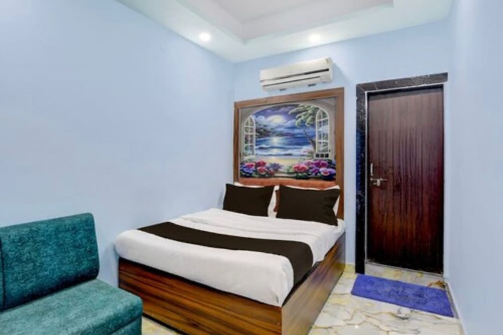 Room 4 of 7