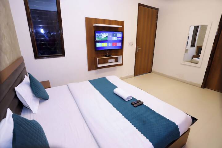 Room 9 of 14