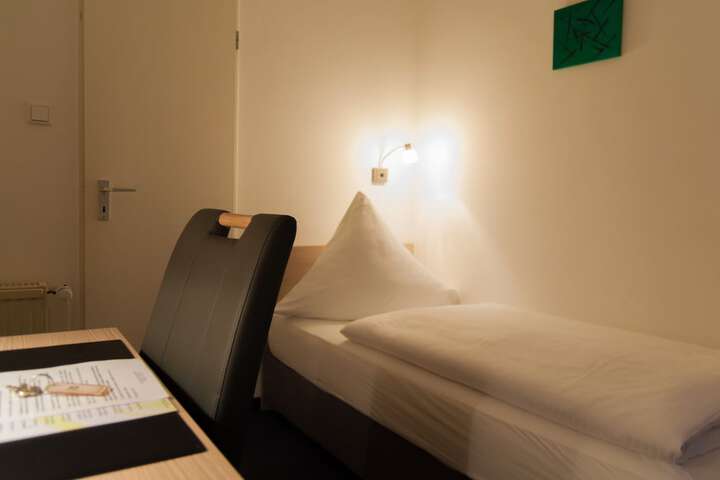 Room 14 of 64