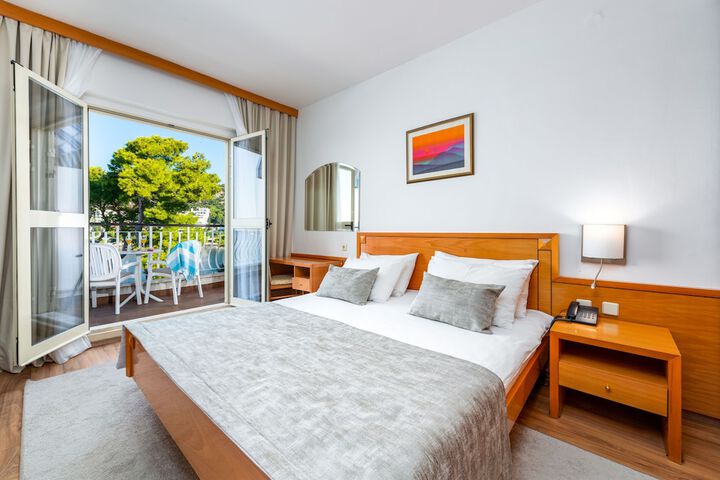 Room 10 of 75