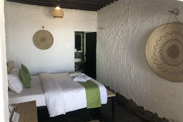 Room 3 of 16