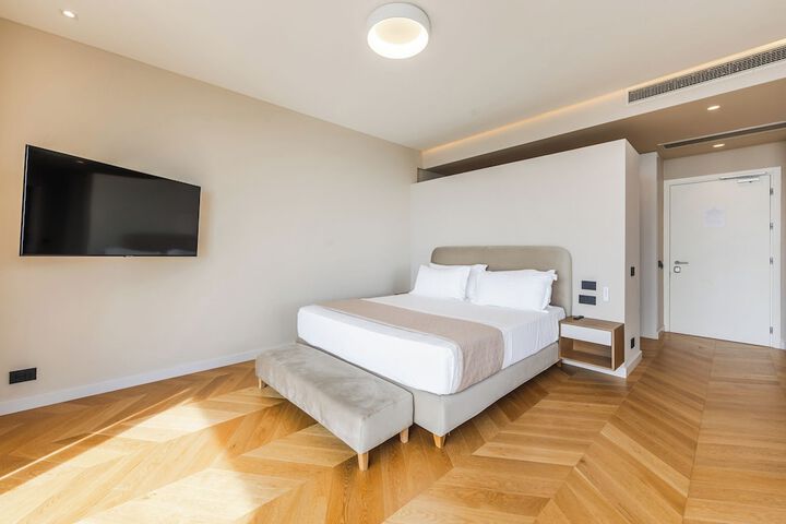 Room 4 of 23