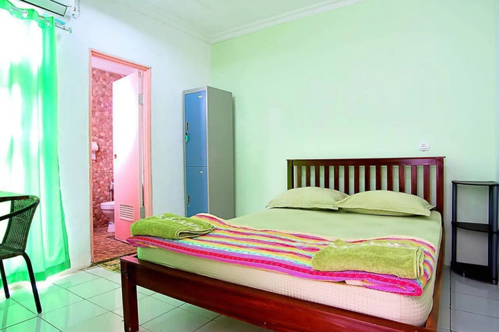 Room 2 of 6