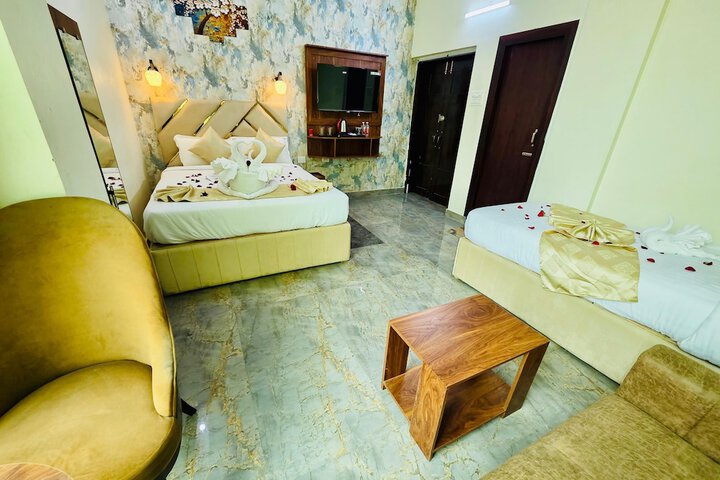 Room 10 of 25