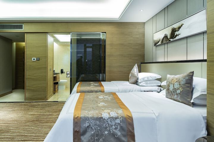 Room 12 of 216