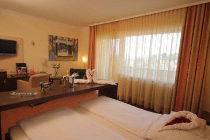 Room 3 of 25
