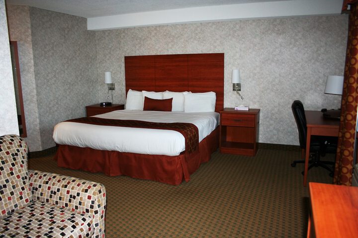 1 King Bed (7 of 8)