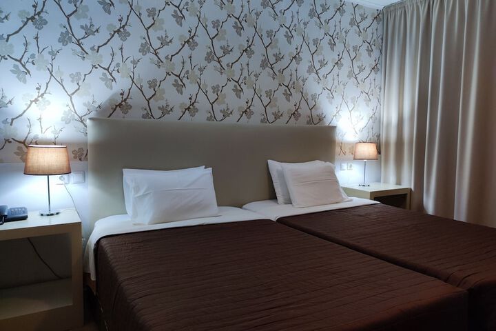 Room 8 of 28