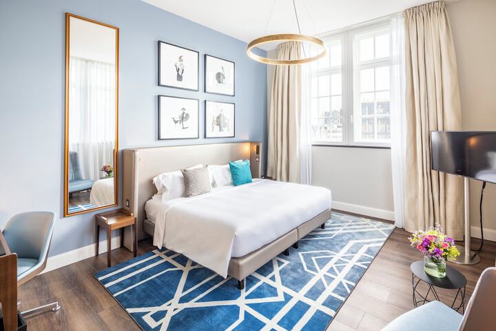 Room 10 of 80