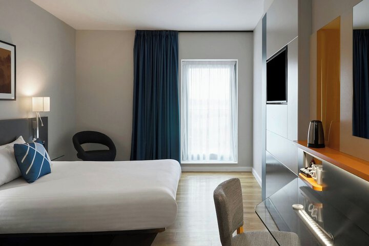 Room 8 of 40