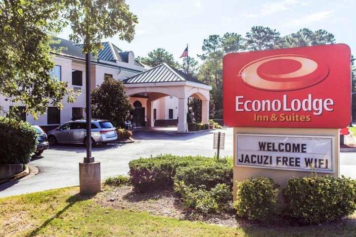Exterior of Baymont Inn & Suites Marietta