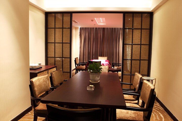 Room 13 of 23