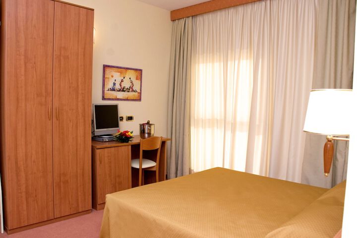 Room 4 of 30