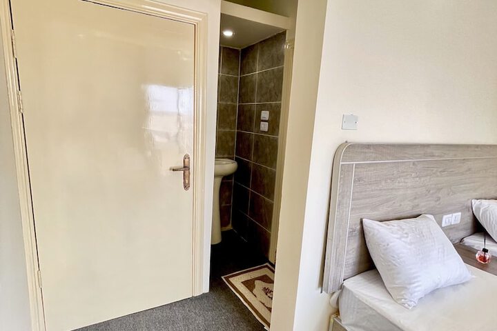 Room 13 of 39