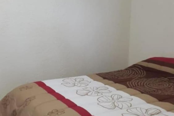 Room 9 of 38