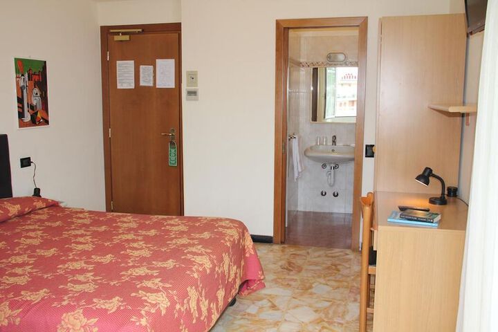 Room 19 of 37