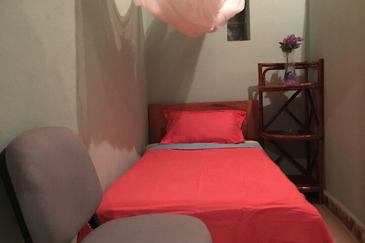 Room 10 of 27