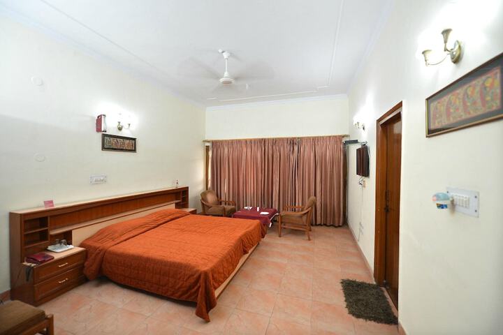 Room 3 of 6