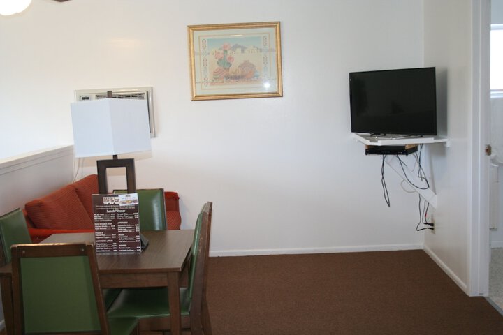 Room 17 of 33