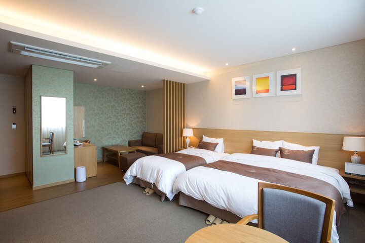 Room 15 of 145