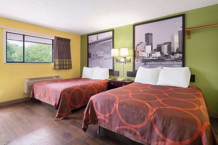 2 Double Beds (6 of 10)